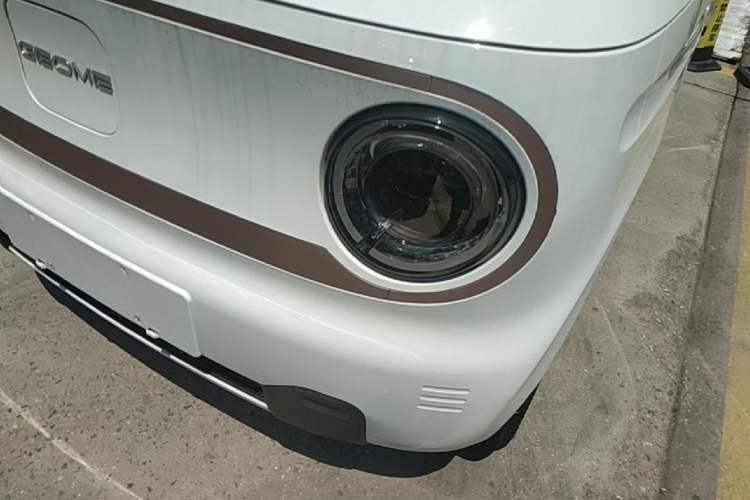 Used Geely Galaxy Panda 2023 Panda Mini 200km Endurance Bear Left Front Headlight