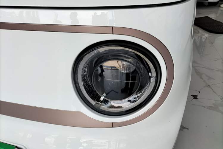 Used Geely Galaxy Panda 2023 Panda Mini 200km Endurance Bear Left Front Headlight