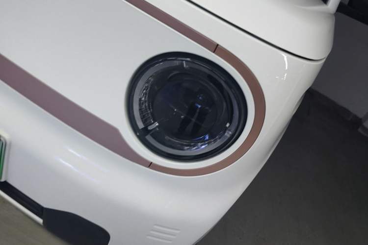 Used Geely Galaxy Panda 2023 Panda Mini 200km Endurance Bear Left Front Headlight