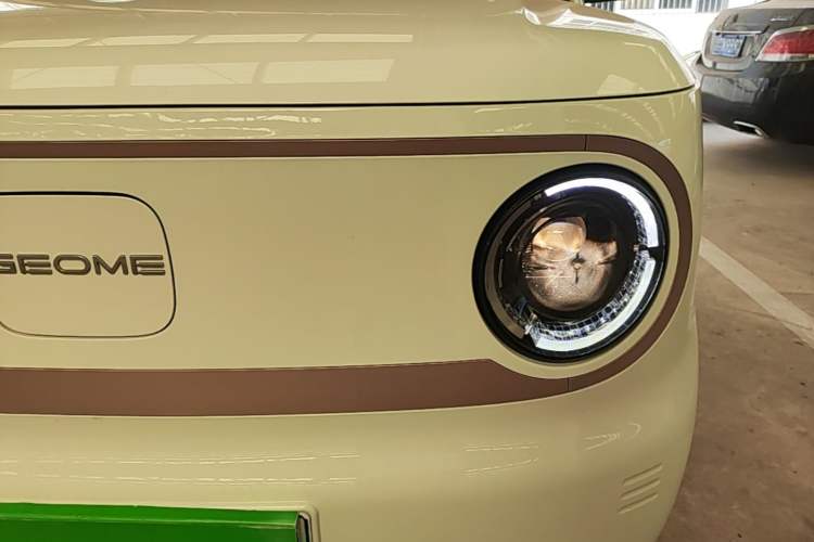 Used Geely Galaxy Panda 2023 Panda Mini 200km Endurance Bear Left Front Headlight