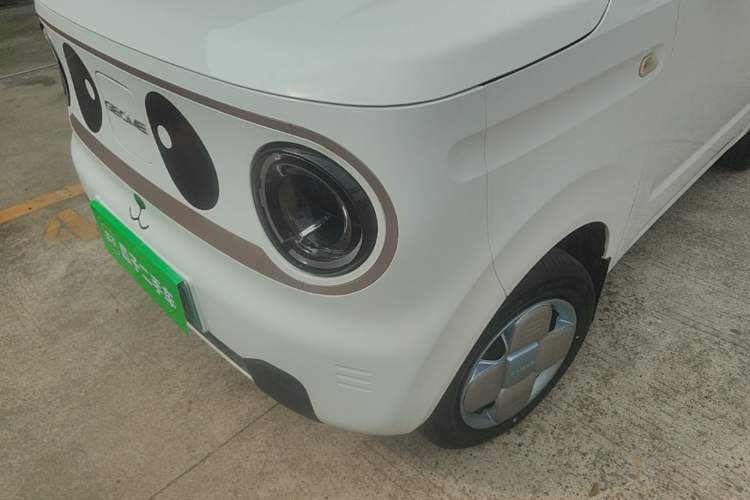 Used Geely Galaxy Panda 2023 Panda Mini 200km Endurance Bear Left Front Headlight