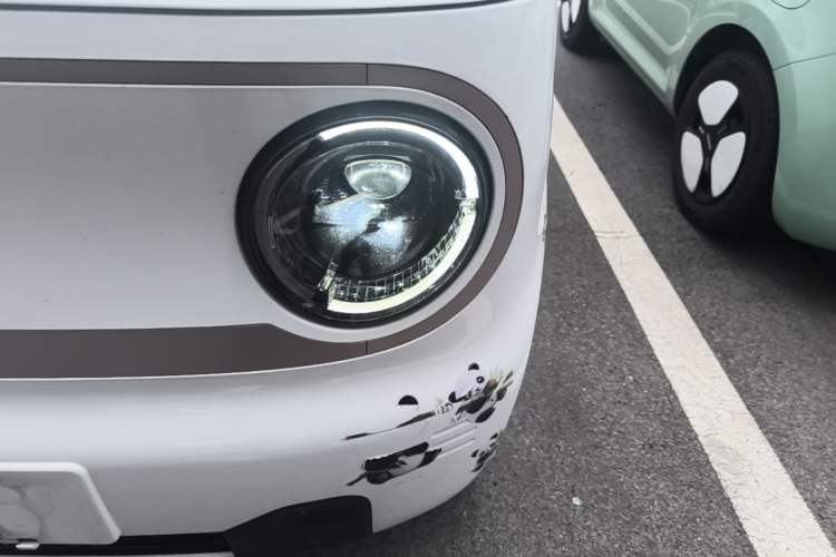 Used Geely Galaxy Panda 2023 Panda Mini 200km Endurance Bear Left Front Headlight