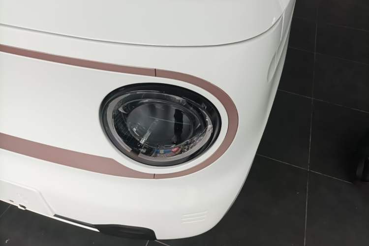 Used Geely Galaxy Panda 2023 Panda Mini 200km Endurance Bear Left Front Headlight