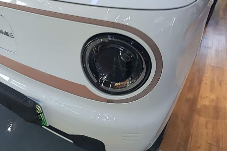 Used Geely Galaxy Panda 2023 Panda Mini 200km Endurance Bear Left Front Headlight