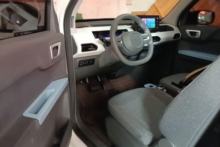 Used Geely Galaxy Panda 2023 Panda Mini 200km Endurance Bear Left Front Seat