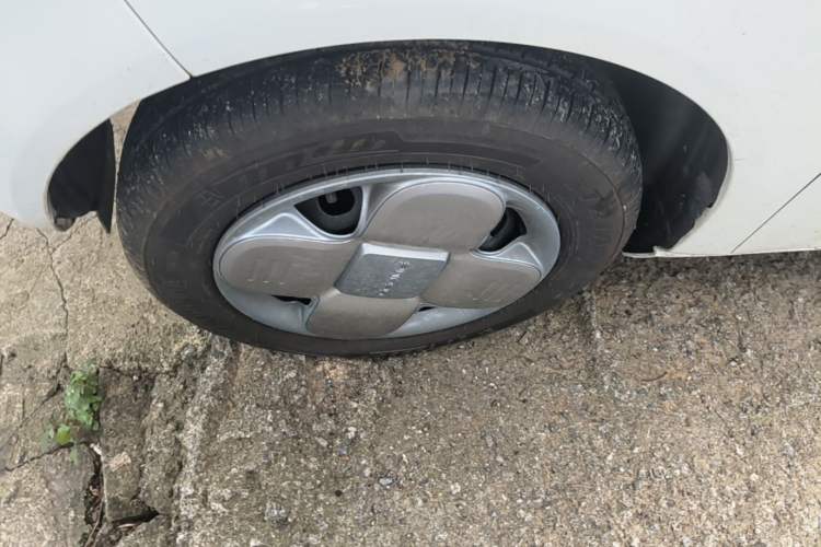 Used Geely Galaxy Panda 2023 Panda Mini 200km Endurance Bear Left Front Wheel Hub