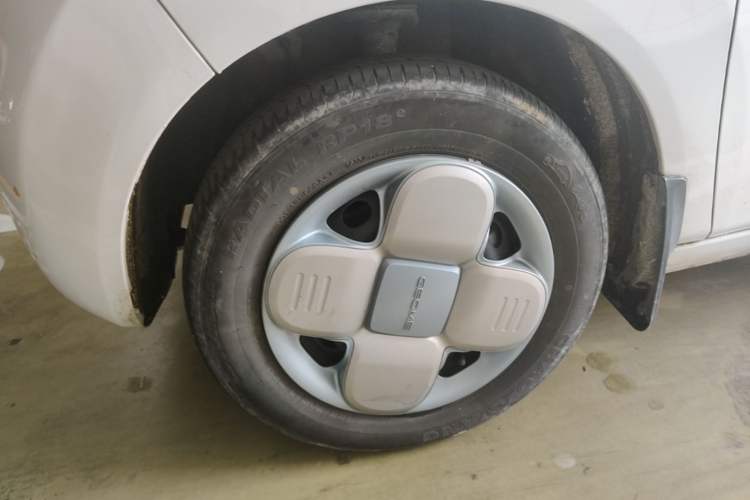 Used Geely Galaxy Panda 2023 Panda Mini 200km Endurance Bear Left Front Wheel Hub