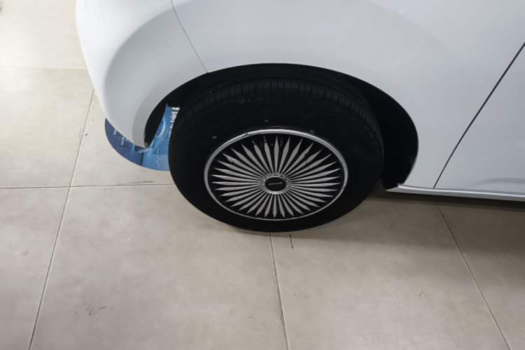 Used Geely Galaxy Panda 2023 Panda Mini 200km Endurance Bear Left Front Wheel Hub