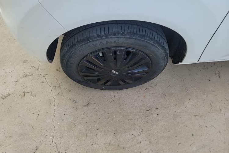 Used Geely Galaxy Panda 2023 Panda Mini 200km Endurance Bear Left Front Wheel Hub