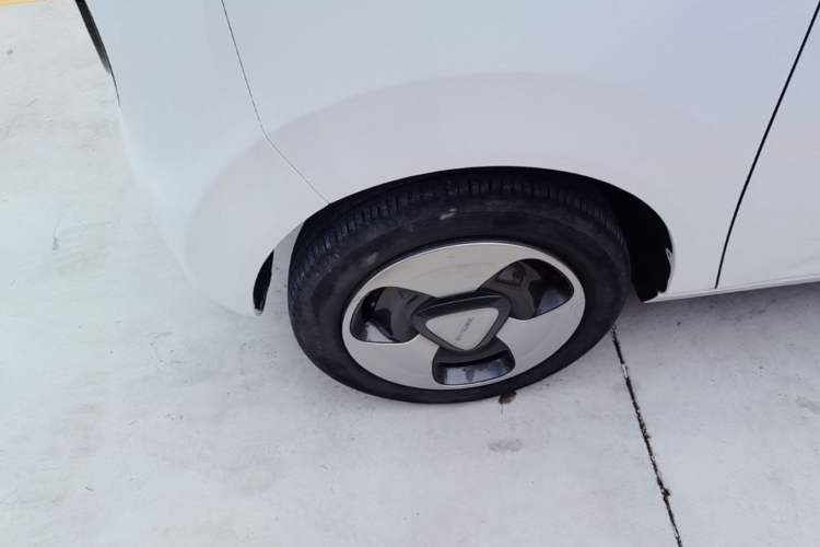Used Geely Galaxy Panda 2023 Panda Mini 200km Dynamic Bear Left Front Wheel Hub