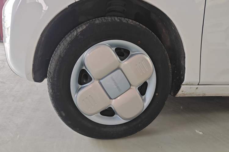 Used Geely Galaxy Panda 2023 Panda Mini 200km Endurance Bear Left Front Wheel Hub