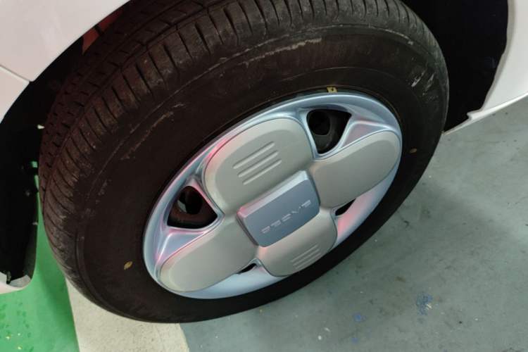 Used Geely Galaxy Panda 2023 Panda Mini 200km Endurance Bear Left Front Wheel Hub