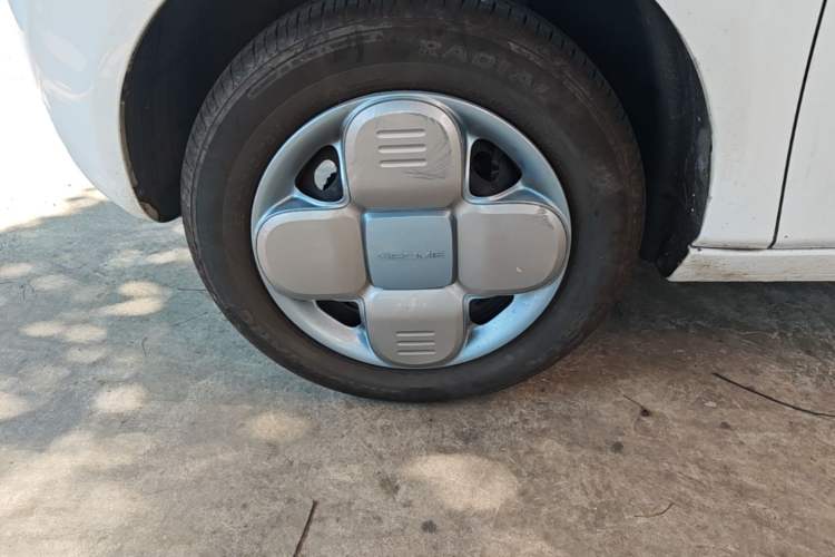 Used Geely Galaxy Panda 2023 Panda Mini 200km Endurance Bear Left Front Wheel Hub