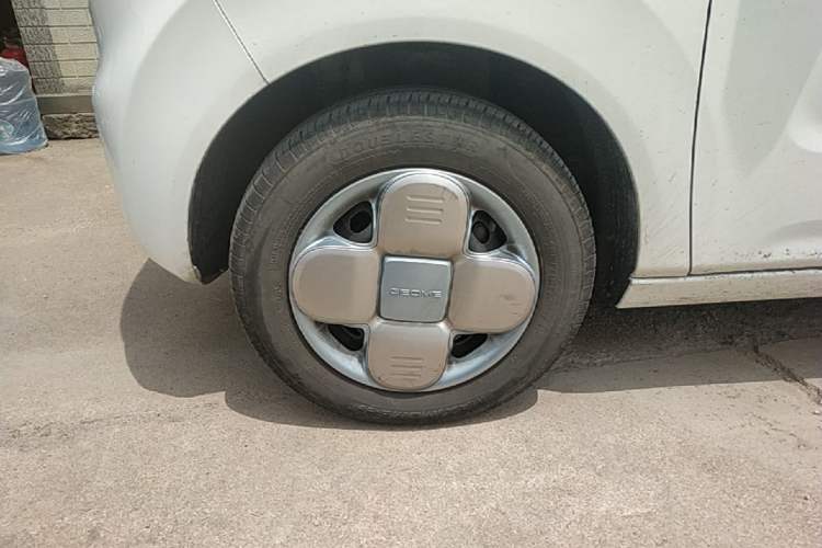 Used Geely Galaxy Panda 2023 Panda Mini 200km Endurance Bear Left Front Wheel Hub
