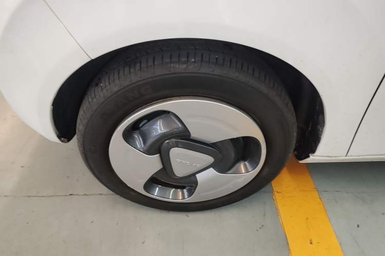 Used Geely Galaxy Panda 2023 Panda Mini 200km Dynamic Bear Left Front Wheel Hub
