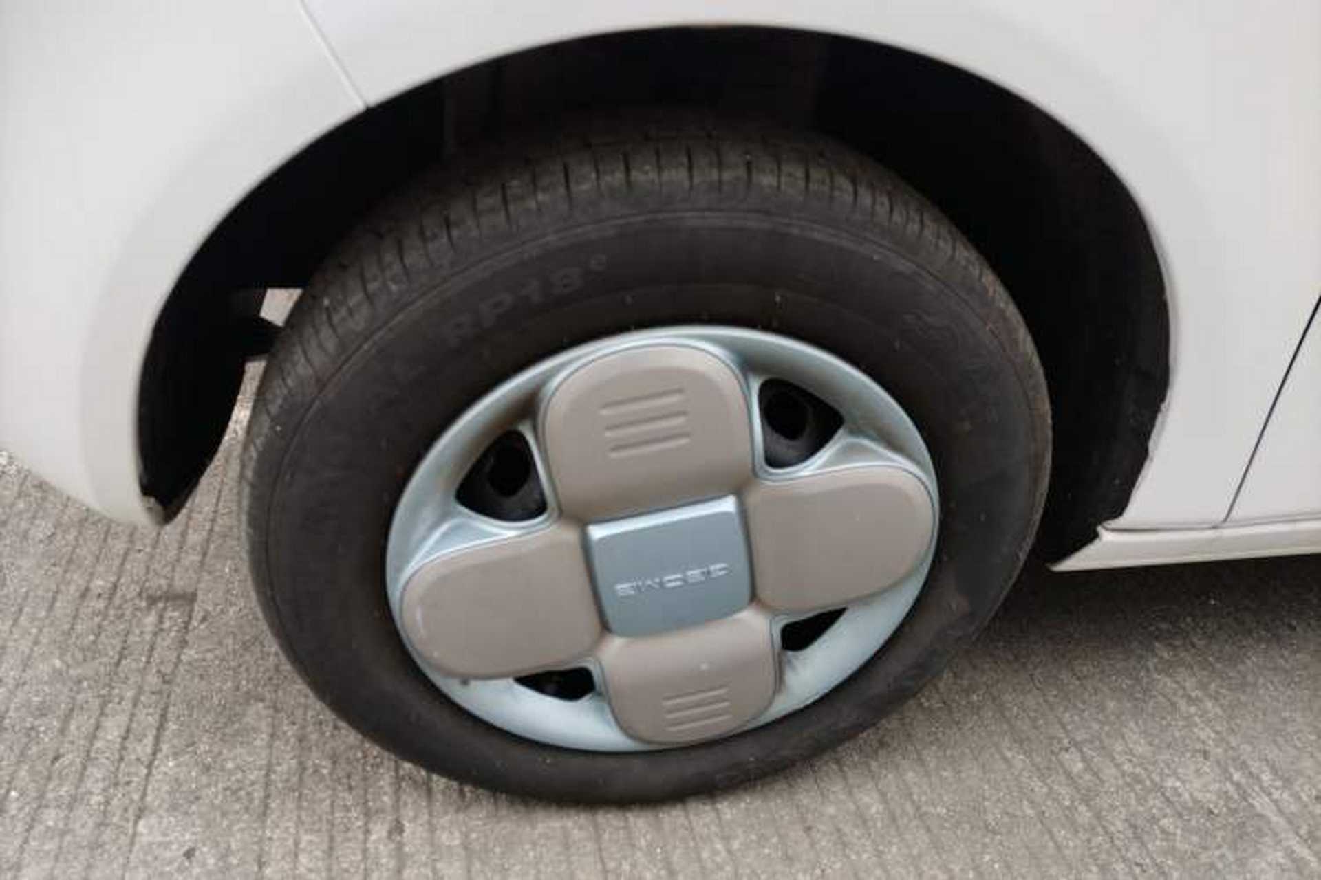 Used Geely Galaxy Panda 2023 Panda Mini 200km Endurance Bear Left Front Wheel Hub