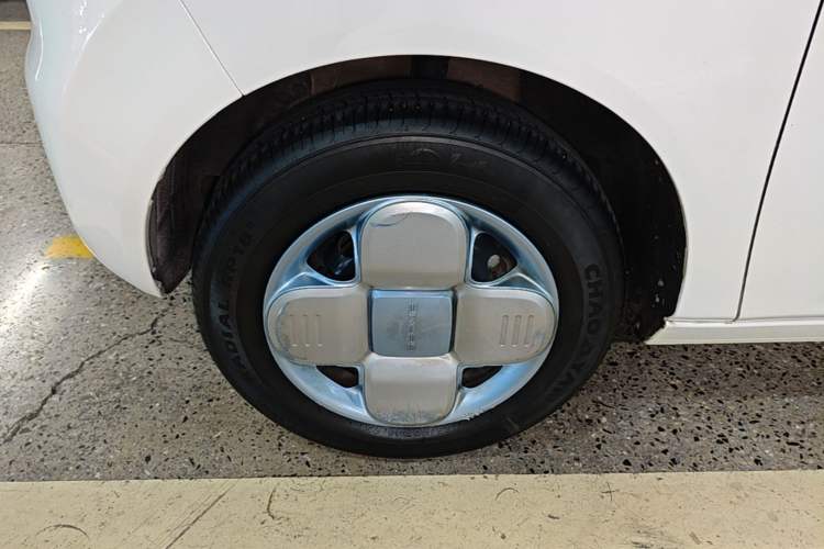 Used Geely Galaxy Panda 2023 Panda Mini 200km Endurance Bear Left Front Wheel Hub