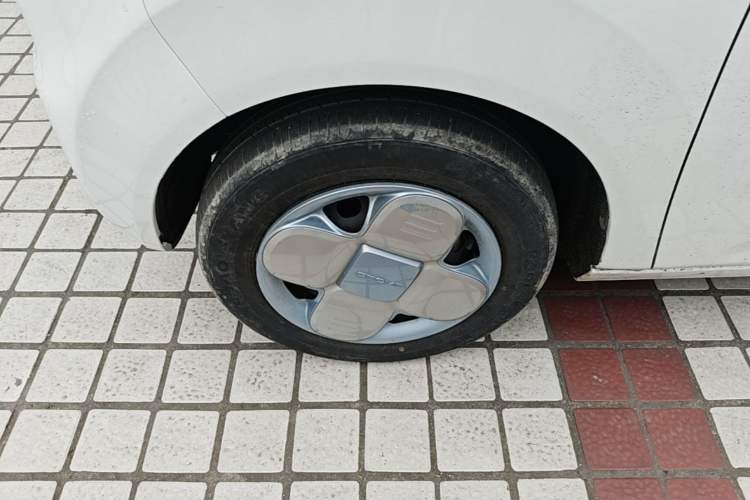 Used Geely Galaxy Panda 2023 Panda Mini 200km Endurance Bear Left Front Wheel Hub