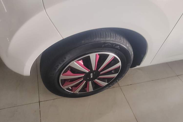 Used Geely Galaxy Panda 2023 Panda Mini 200km Endurance Bear Left Front Wheel Hub