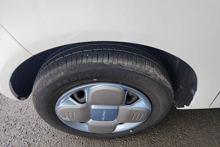 Used Geely Galaxy Panda 2023 Panda Mini 120km Super Cute Bear Left Front Wheel Hub
