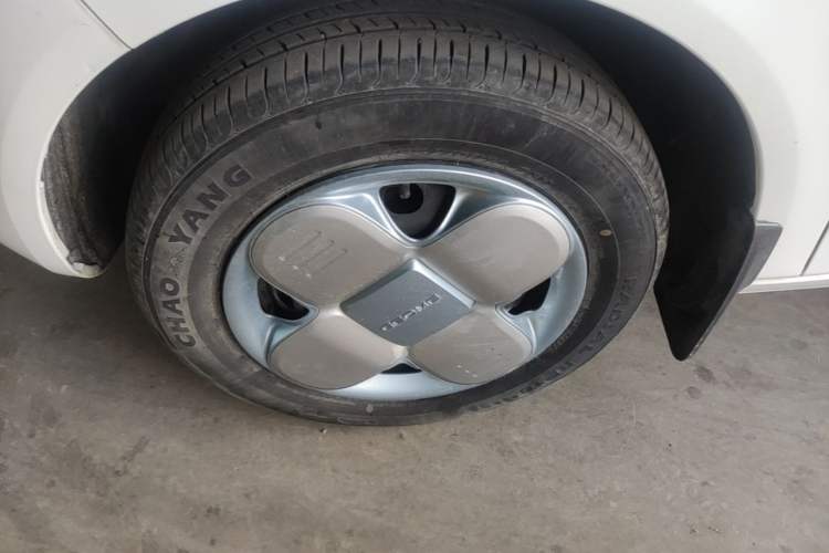 Used Geely Galaxy Panda 2023 Panda Mini 200km Endurance Bear Left Front Wheel Hub