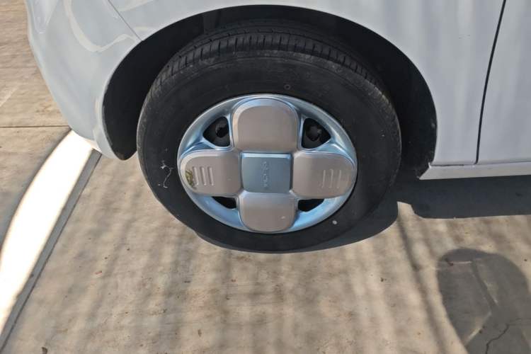 Used Geely Galaxy Panda 2023 Panda Mini 200km Endurance Bear Left Front Wheel Hub