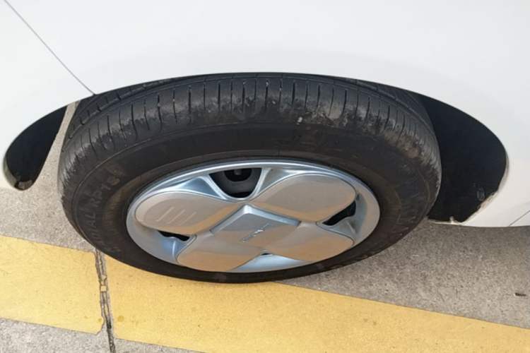 Used Geely Galaxy Panda 2023 Panda Mini 200km Endurance Bear Left Front Wheel Hub