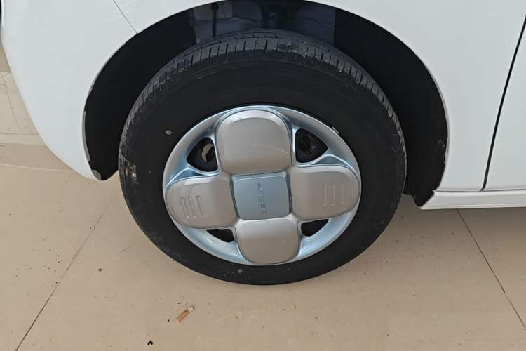 Used Geely Galaxy Panda 2023 Panda Mini 200km Endurance Bear Left Front Wheel Hub