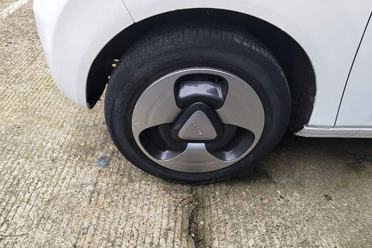 Used Geely Galaxy Panda 2023 Panda Mini 200km Dynamic Bear Left Front Wheel Hub