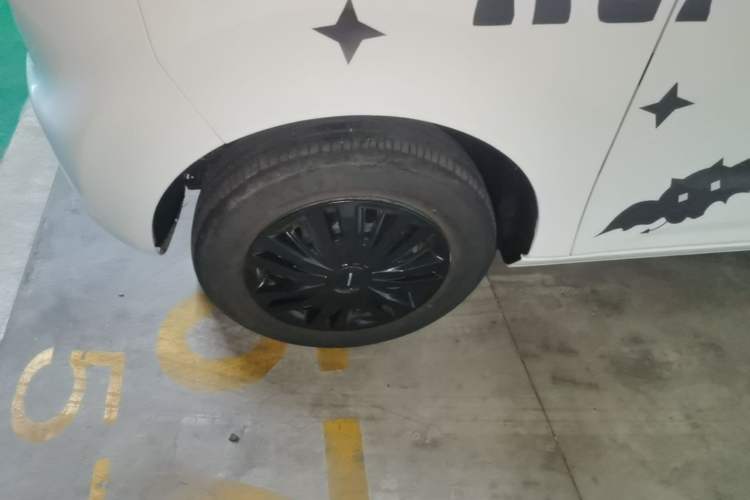Used Geely Galaxy Panda 2023 Panda Mini 200km Endurance Bear Left Front Wheel Hub
