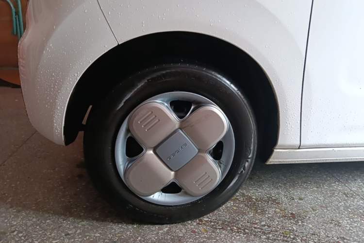 Used Geely Galaxy Panda 2023 Panda Mini 200km Endurance Bear Left Front Wheel Hub