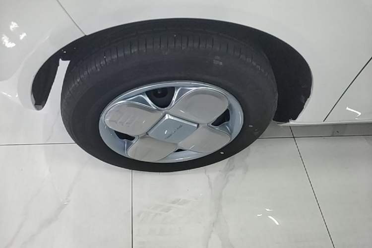 Used Geely Galaxy Panda 2023 Panda Mini 200km Endurance Bear Left Front Wheel Hub