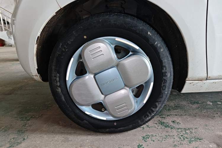 Used Geely Galaxy Panda 2023 Panda Mini 200km Endurance Bear Left Front Wheel Hub