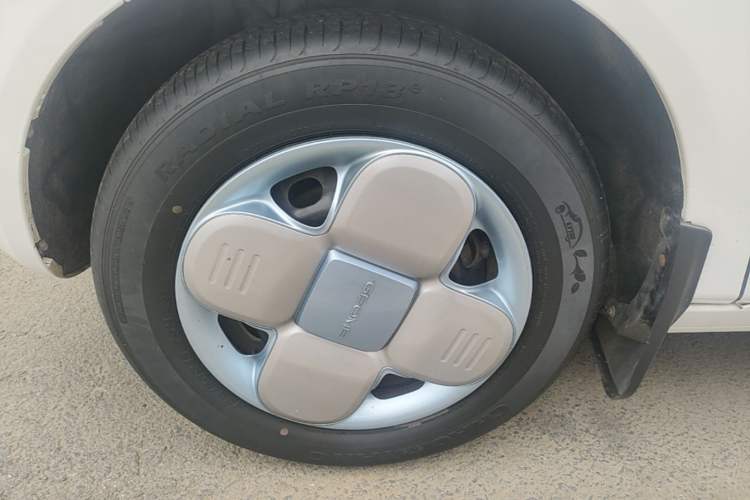 Used Geely Galaxy Panda 2023 Panda Mini 120km Super Cute Bear Left Front Wheel Hub