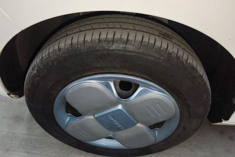 Used Geely Galaxy Panda 2023 Panda Mini 200km Endurance Bear Left Front Wheel Hub
