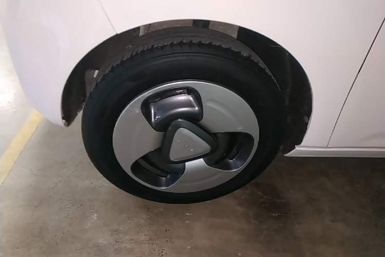 Used Geely Galaxy Panda 2023 Panda Mini 200km Dynamic Bear Left Front Wheel Hub