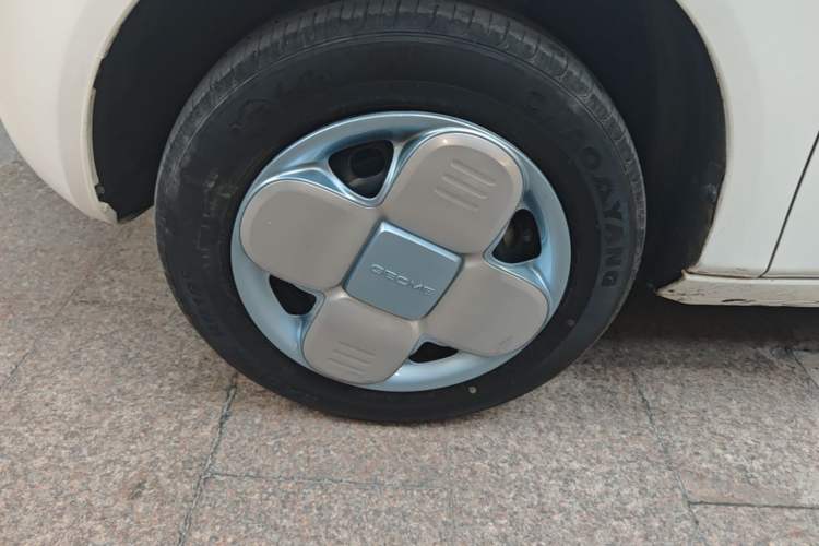 Used Geely Galaxy Panda 2023 Panda Mini 200km Endurance Bear Left Front Wheel Hub