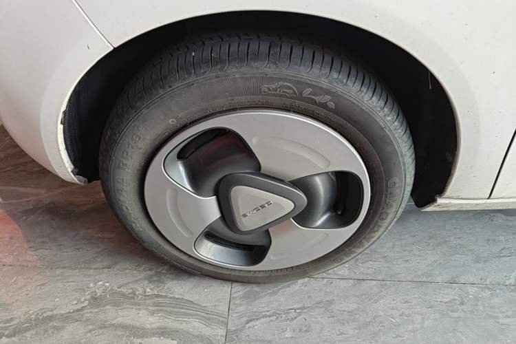 Used Geely Galaxy Panda 2023 Panda Mini 200km Dynamic Bear Left Front Wheel Hub