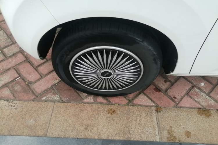 Used Geely Galaxy Panda 2023 Panda Mini 200km Endurance Bear Left Front Wheel Hub