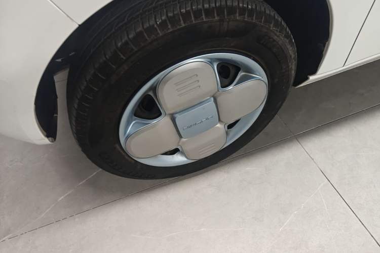Used Geely Galaxy Panda 2023 Panda Mini 200km Endurance Bear Left Front Wheel Hub