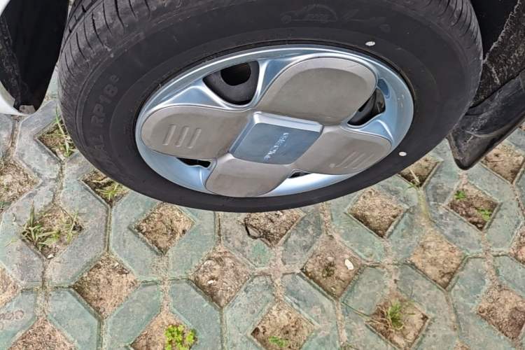 Used Geely Galaxy Panda 2023 Panda Mini 200km Endurance Bear Left Front Wheel Hub