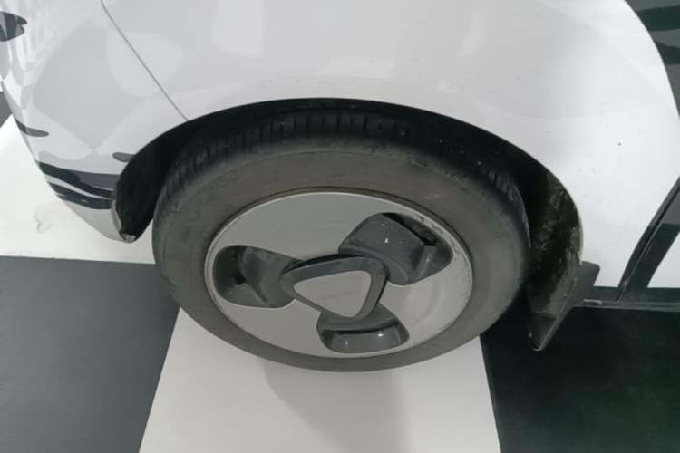 Used Geely Galaxy Panda 2023 Panda Mini 200km Dynamic Bear Left Front Wheel Hub