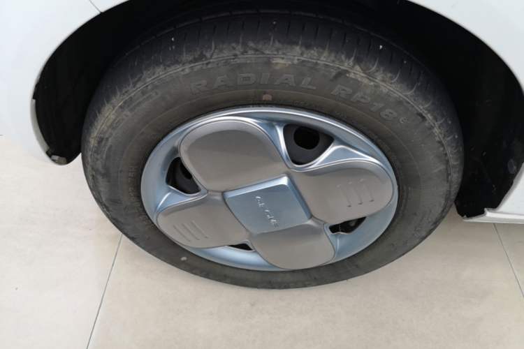 Used Geely Galaxy Panda 2023 Panda Mini 120km Super Cute Bear Left Front Wheel Hub