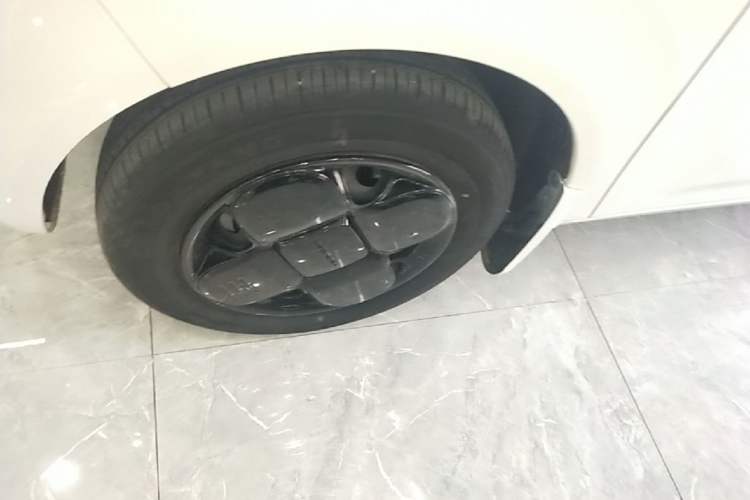 Used Geely Galaxy Panda 2023 Panda Mini 200km Endurance Bear Left Front Wheel Hub