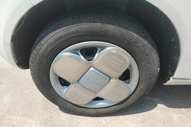 Used Geely Galaxy Panda 2023 Panda Mini 200km Endurance Bear Left Front Wheel Hub