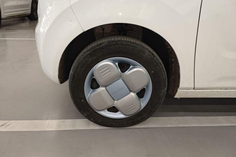 Used Geely Galaxy Panda 2023 Panda Mini 200km Endurance Bear Left Front Wheel Hub