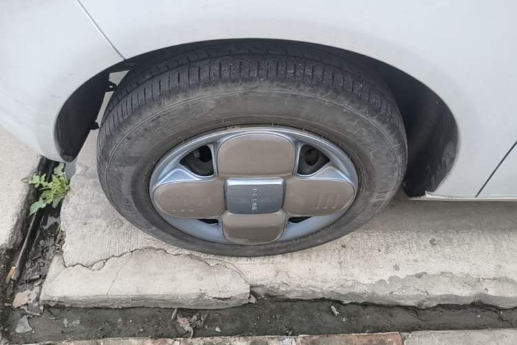 Used Geely Galaxy Panda 2023 Panda Mini 120km Cute Bear Left Front Wheel Hub