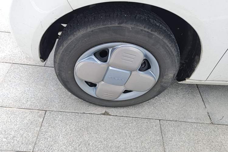 Used Geely Galaxy Panda 2023 Panda Mini 120km Super Cute Bear Left Front Wheel Hub