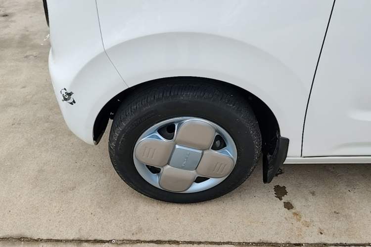 Used Geely Galaxy Panda 2023 Panda Mini 200km Endurance Bear Left Front Wheel Hub