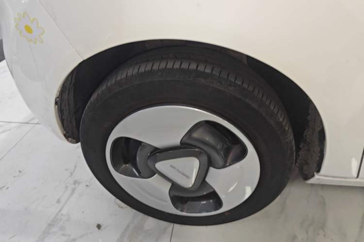 Used Geely Galaxy Panda 2023 Panda Mini 200km Dynamic Bear Left Front Wheel Hub